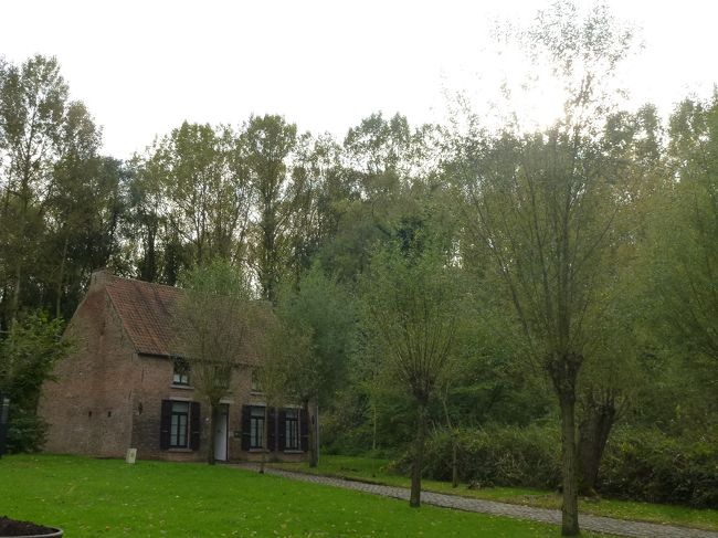 当時そのままに保存されています。<br />1878年、伝道師としてモンス近郊のキューム村(モンスから3km)にやってきたゴッホは、この地で炭鉱夫たちの生活の様子を描いています。<br />