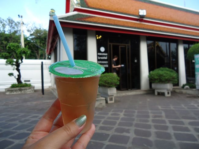 <br />マッサージは1時間待ち〜<br /><br />料金は４２０Bと高いけどせっかくなので<br /><br />待ちます〜(´∀｀)<br /><br />昨日GH近くでマッサージやったらかなりキワどいとこまで<br /><br />触ってきて最悪でした(｡-_-｡)<br /><br />マッサージと前と後にお茶くれました(^_^)