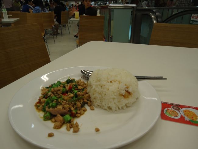 <br />このまま帰るのは嫌だったので<br /><br />オンヌットという駅でバスを一旦降りて寄り道。<br /><br />フードコートがりそこで夕食