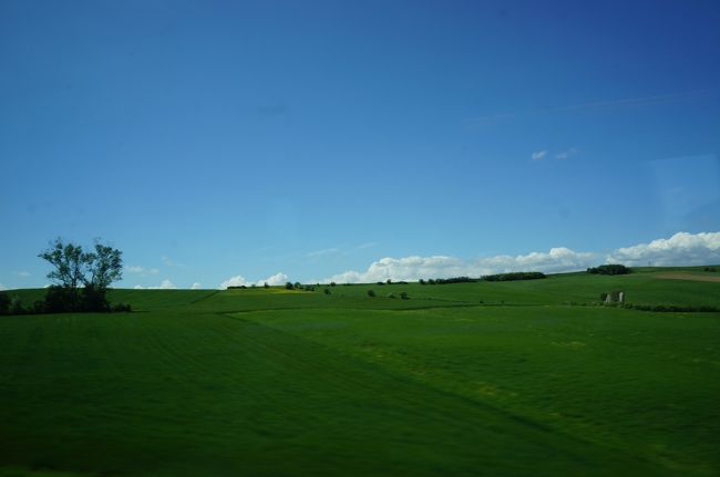 ☆４日目途中☆<br /><br />フィレンツェからミラノまでの２時間弱の鉄道の旅。<br />この旅最後の都市間移動。<br />あぁー、もうそろそろ終わりが近づいているのかぁ・・・<br /><br />それにしてもステキな風景☆