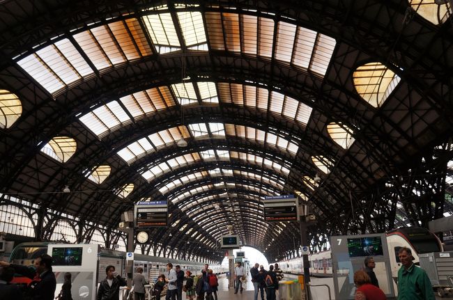 旅の最終目的地・ミラノ到着！<br />ザ・ヨーロッパなステキなプラットホーム☆<br />