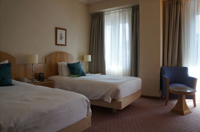 お部屋はこんな感じ。<br />明るくって広くって清潔感あってＧｏｏｄ。ベランダもあり。<br />アメリカンタイプなホテルが好みだから、大満足。