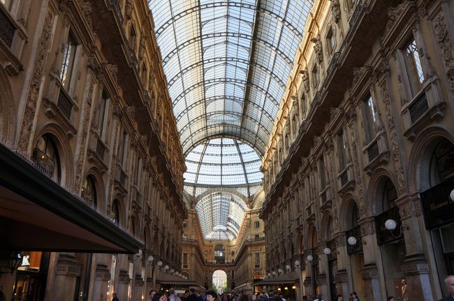 ヴィットリオ・エマヌエーレ２世のガッレリア。<br />高級感溢れるショッピングアーケード。<br />まるで芸術作品の様だね。