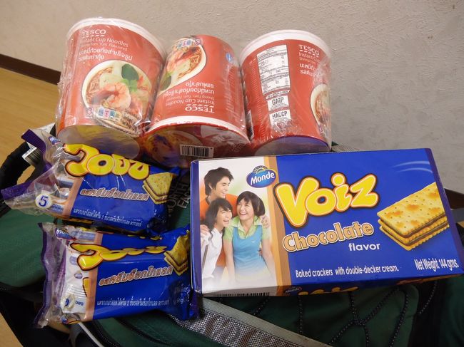 <br />前日にスーパーでとりあえず買っておいた<br /><br />お土産。<br /><br />この時購入していてよかったわ(´∀｀)<br /><br /><br />カオサンの最後は本当焦りました〜(^_^;)<br /><br />でも本当気がついてよかった〜<br /><br />あのまま寝るとこでした(；´∀｀)<br /><br />今回の旅もこれで終わり。<br /><br />またいつかタイへ行って思う存分タイ料理たべるぞo(^▽^)o