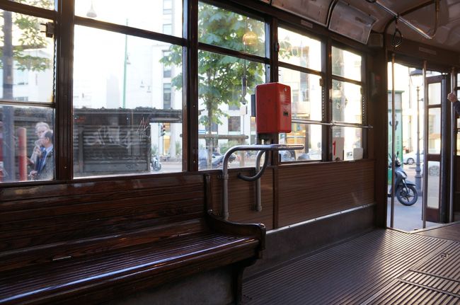 散策はここまでにして、トラムと徒歩でディナーへ。<br />このトラム、内装がレトロでかわいい。