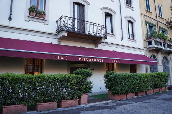 美味しいお店が多いミラノ。<br />迷いに迷って決定したのは、リストランテ“ＴＩＭＥ”。<br /><br />かわいい店構え！<br />