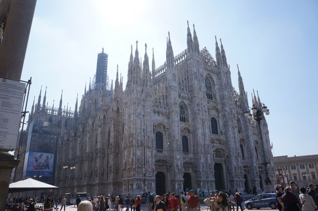 そして再びドゥオーモ！<br />いつ見ても立派でどっしりとした存在感。<br /><br />１３８６年から５００年かけて建てられたゴシック建築の傑作。<br />世界で２番目に大きい大聖堂なんだって。