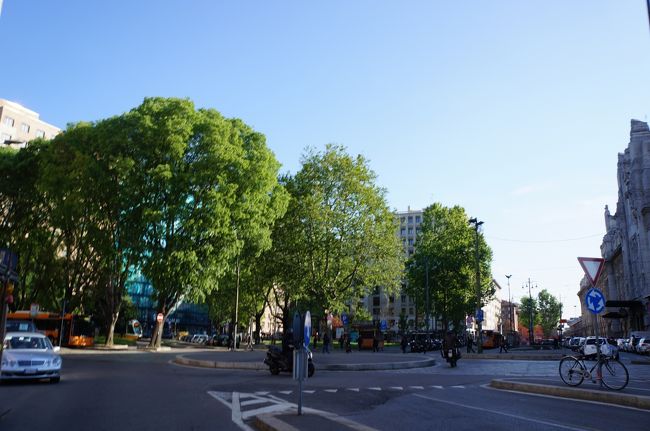 超バッタバタで最後のお買物をして、ホテルへ戻れー！！<br />朝からこんなにバタバタしてる日本人は私達だけよね、きっと・・＾＾；<br />ミラノの街は、まだこんなに静か。