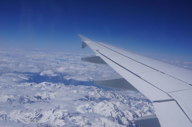 超あがる１枚。<br />飛行機の中から見る景色、大好き☆<br /><br />スイスのアルプスかなぁー？<br />まだまだ雪がたっぷり残ってるね。