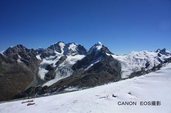 コルヴァッチ展望台からの山並みを広角で写す。