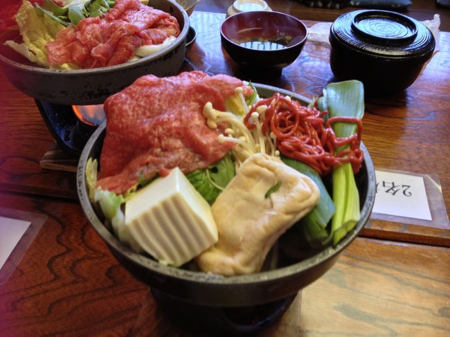 ツアーのパンフレットには　お弁当との表記だったのですが、<br />すき焼きが・・・美味しくいただきました！
