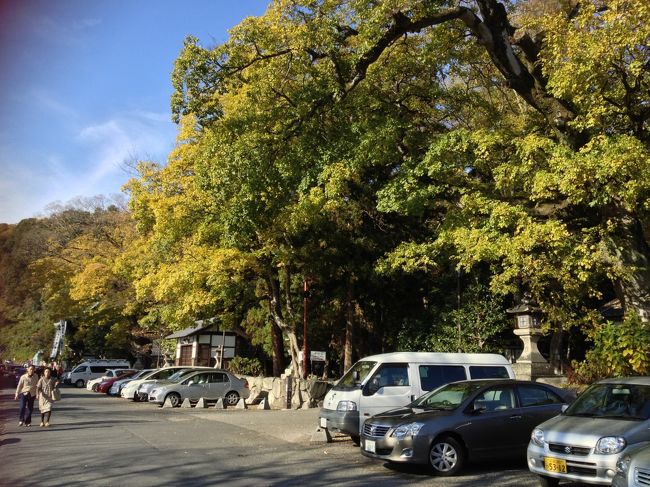 近江八幡の自由散策時間はあと一時間半ほど。<br /><br />今回のツアーで私の最大の目的地<br />日牟禮ビレッジに移動。<br /><br />あきんどの里から５分ほどでした。<br /><br />日牟禮ビレッジも大勢の方が来てます。<br /><br />