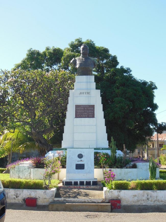 これが、ジョッフルの像。<br /><br /><br /><br />この人、何したんだろ！？（笑）