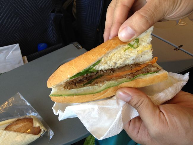 機内食もちゃんとしたのが出てきた（笑）。