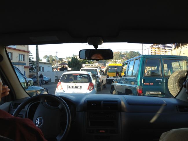 夕方になるとゴミゴミしてきました。