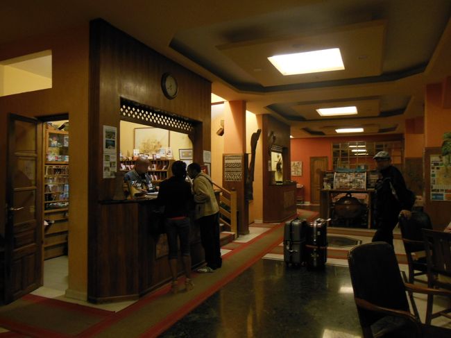 そしてホテルにチェックイン。<br /><br /><br />今宵のホテルは、中心部にあるシャレ・デ・ロズ。　きれいなホテルでwifiもフリーヾ(@~▽~@)ノ