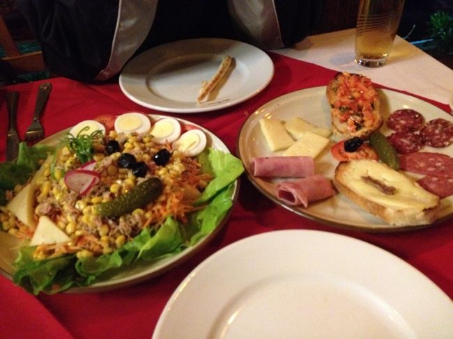 あとで歩き方見たら、ホテルの1ブロック先に中華料理があることが判明。<br /><br />あ〜行けばよかった二人で後悔。　まぁ慣れない場所の夜歩きはね。<br /><br /><br />明日はいよいよバオバブじゃ！！