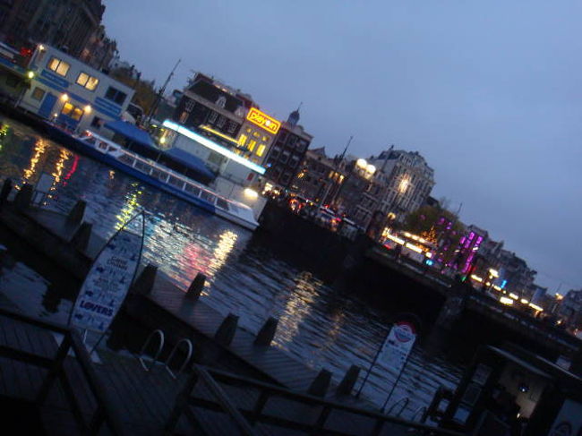 駅前の運河です。