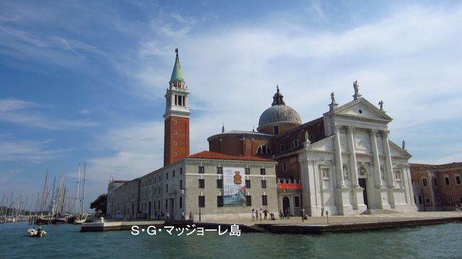 ヴァポレットがサン・ジョルジョ島へ近づくとマッジョーレ教会が水面に浮いてるように現れてくる。