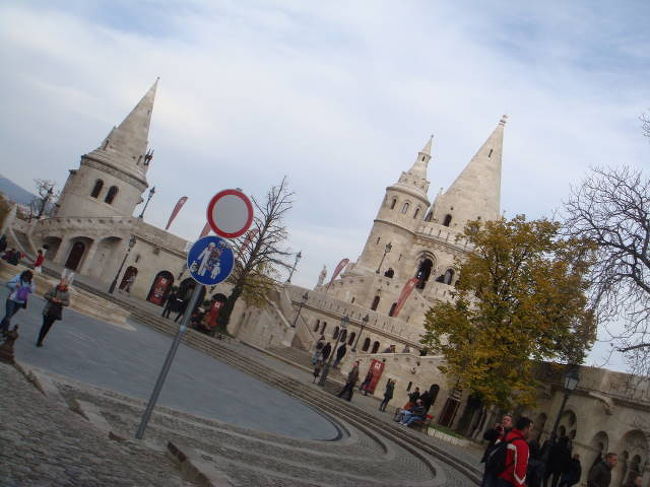 バスに乗って漁夫の砦に到着。