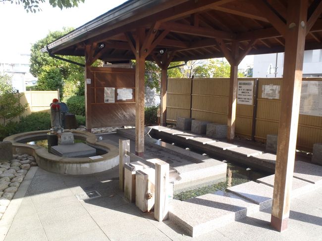 宍道湖温泉駅前には足湯があります。<br />電車の待ち時間にちょうどよいですね。