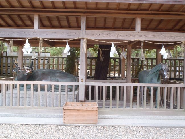 神馬・神牛。<br />神様の乗り物とされる動物だそうで、触ると良いことがあるそうです。