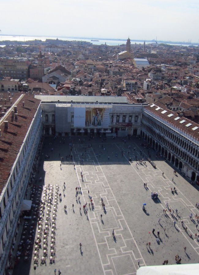 サンマルコ広場を鐘楼から見下ろす。