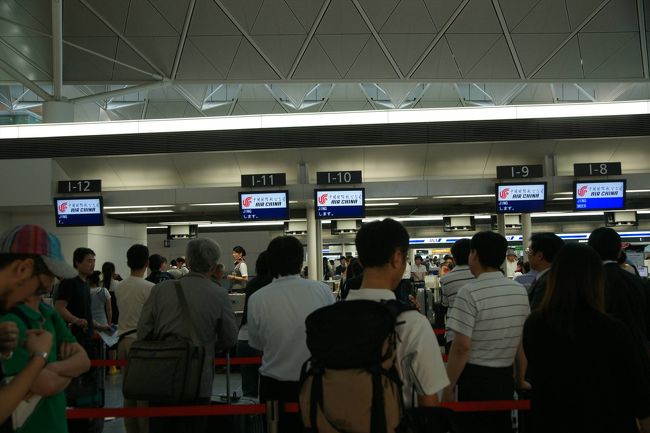 今回はリベンジのポルトガル。絶対に写真を持って日本に帰ってくることを誓います。 <br /><br />セントレアに到着するとまずチェックイン。しかしここで早くも問題発生。フランクフルトから先の航空券のチェックインがここでは出来ないとの事。乗り継ぎはミニマムの1時間なのでここで出来ないといきなりつまずくんですけど。 <br />とりあえず荷物だけはリスボンまでスルーで行くようにしてもらったので、人間が間に合えばリスボンまで行けるはずです。 <br /><br />