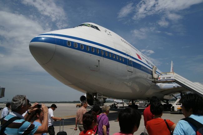 飛行機はB747-400です。日本では退役が進んでいるので、この旅が終わったらもう乗ることははい機体かもしれません。