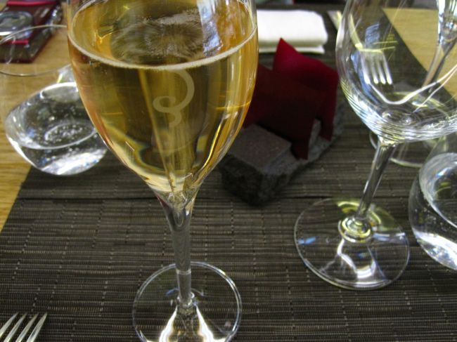 奥のビーツの不思議な形のモノが、１品目です。