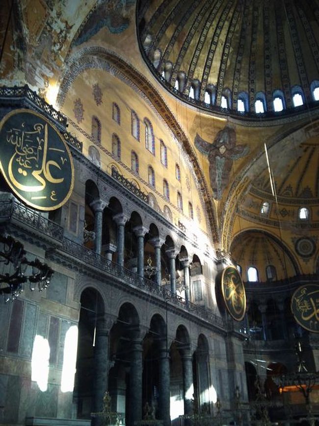 アヤソフィア内部です。<br />美しいですねー