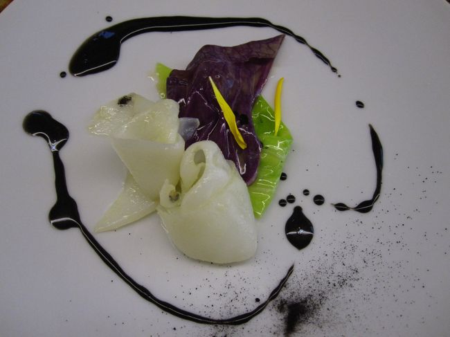 １６品目。プリプリの食感、イカスミのソースも美味しいです。