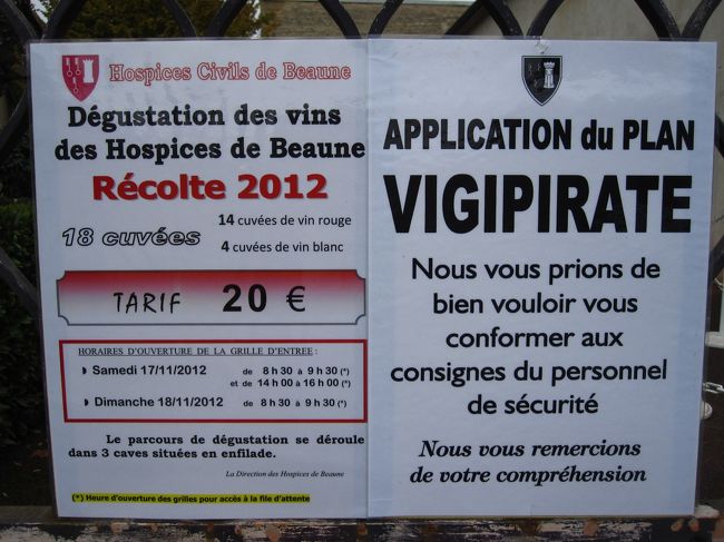 １２時１０分前、そろそろ様子を見に行くと、何とまだ２時間以上前なのに、５人グループが並んでいます。<br />早いですね〜驚いていると、君も並んだ方が良いと…う〜ん悩んでいると、車に乗ったムッシューが、そのグループに何やら話して、整理券？みたいなのを渡して、ついでに私にも…？訳が分からず「メルシ〜！」