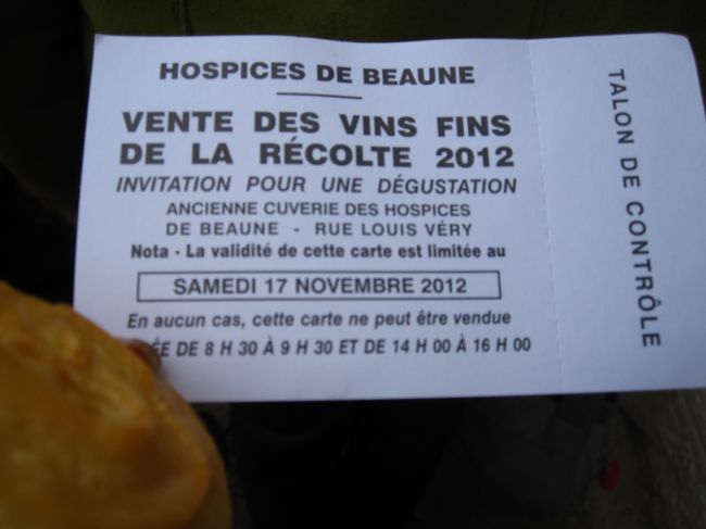 整理券だと思ったら、何と入場チケット…ありゃ〜もっとちゃんとお礼すればよかった〜未だになぜ頂けたかは不明です。