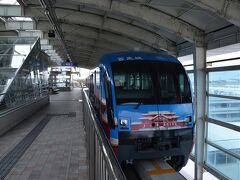 那覇空港駅

車両は２両編成でコンパクト。