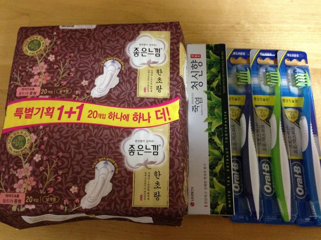 ダンナのお気に入りのハブラシ、オーラルＢ。<br />竹の歯磨き粉。<br />１＋１だった韓草ナプキン。<br />