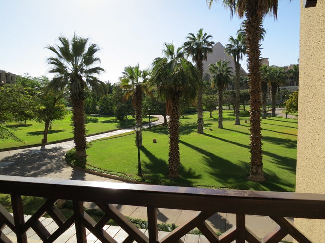 見えたー<br /><br /><br />部屋から見えたピラミッドに感動