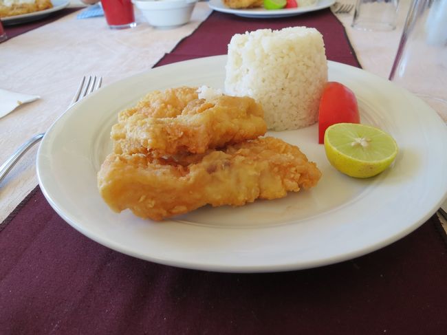 お昼ごはんは、魚料理<br /><br />おいしかったです。<br /><br /><br /><br />ちょっと脂っこかったかな。