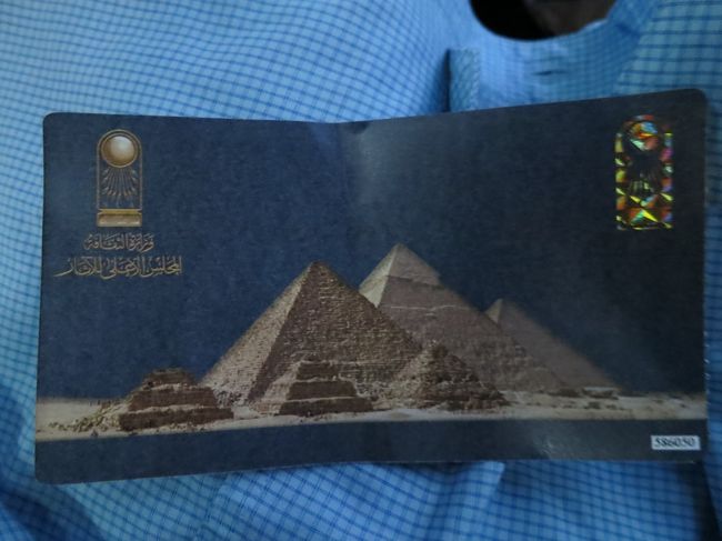 チケット：クフ王のピラミッド<br /><br /><br />このチケットけっこうきれいでした。<br /><br /><br /><br /><br />折っちまったー