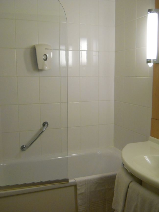 バスタブはありがたい！！<br /><br />が、アメニティは備え付けのソープのみ。