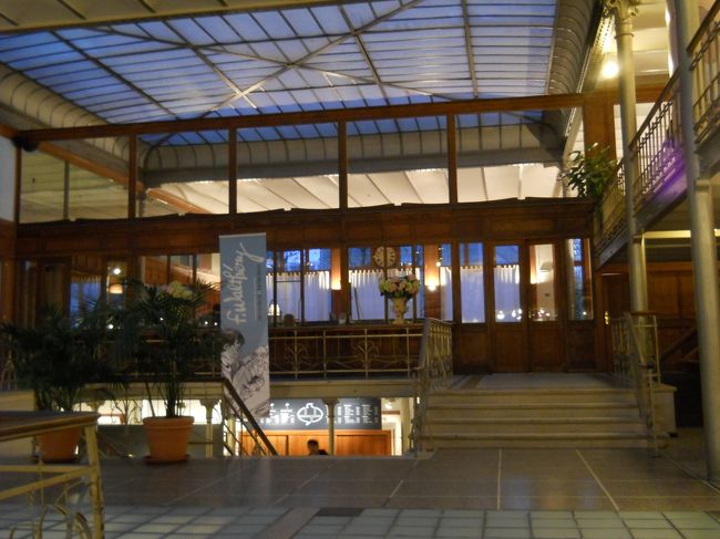 館内にはカフェも。