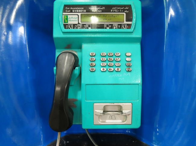 空港にあった電話<br /><br /><br /><br />アラビア数字？の「２」と「３」はどこが違うのか。<br /><br /><br /><br />空港で持て余した時間に<br /><br />こんな写真を撮ってました。