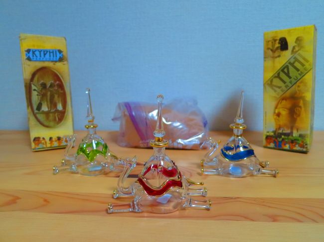 香水瓶　＆　砂 in ジップロック<br /><br /><br /><br /><br />あとで香水瓶に砂をつめてお土産の完成。<br /><br /><br />ジップロックに入った砂が素敵<br /><br /><br />Day.3を参照下さい。