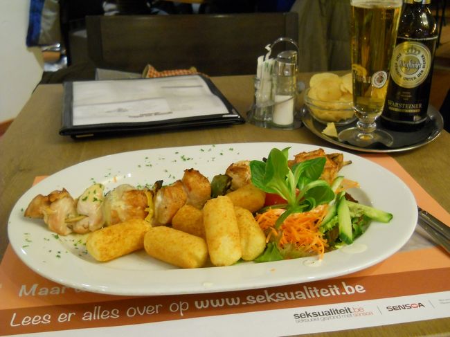 日替わりランチ、この日はチキンブロセット12.95ユーロ、ビール2.4ユーロ。