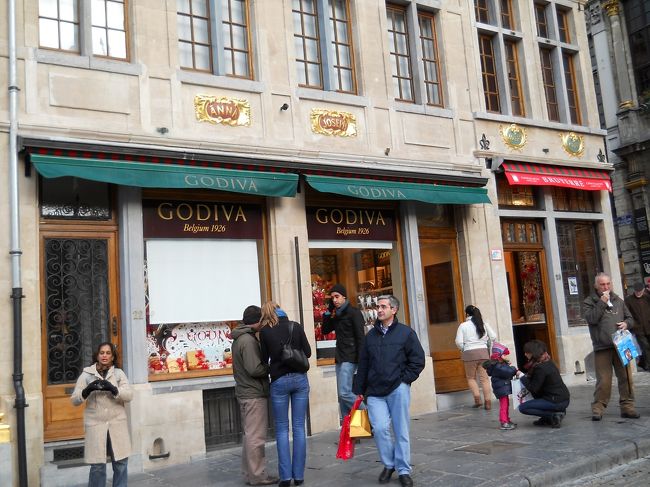 日本人が多いからか日本語を話す定員もいる。