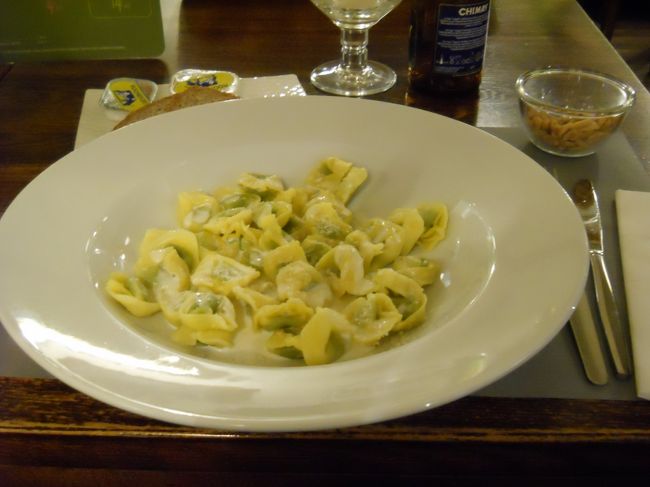 軽食メニューがあったので夕食はここで。<br /><br />ほうれんそうのタリオリ12.5ユーロ。インスタントまるわかりなんだけど、お皿があったまってるので許容範囲。<br /><br />チョコレート、プラリネしか記憶にないブリュッセルでありました。<br /><br />帰国した今、チョコレートに埋もれてシアワセがつづく・・・<br /><br />