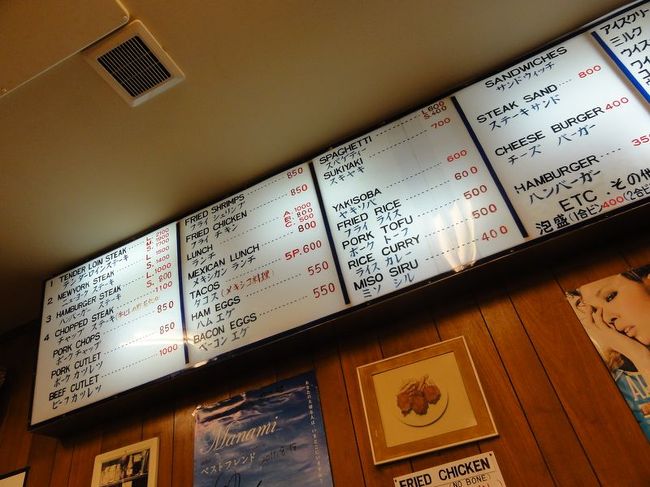 占領時代から続くステーキハウスだけあって趣があります。