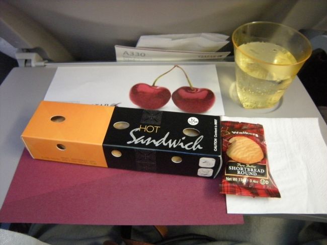 ２回目の機内食。<br />