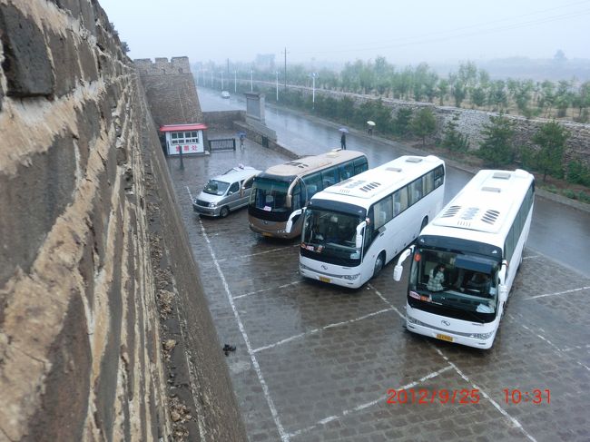 観光バスが並んでいる 