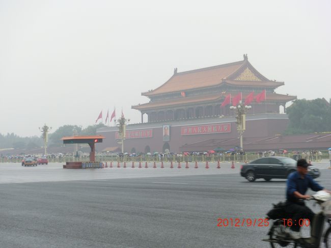天安門が見えればもう大丈夫いつもの散歩コースのようなもの<br /><br /><br />ここからまた観光気分でボチボチ歩く <br /><br /><br /><br /><br />